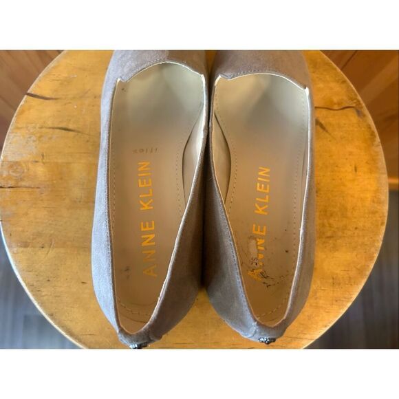 Anne Klein AK IFlex Size 8M Heels Slip-On Shoes Beige/Gray - Picture 5 of 8